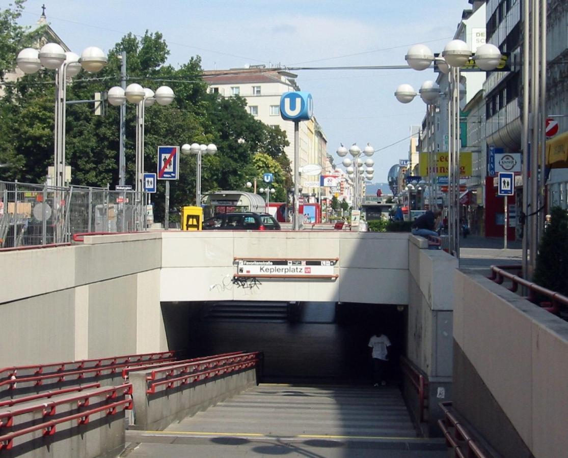 וינה Grand Central Station Apartment מראה חיצוני תמונה
